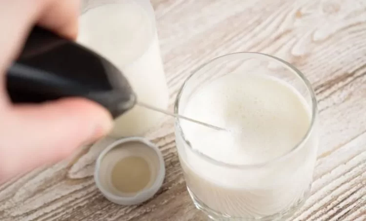 Vì sao pha sữa NAN bị vón cục, nổi bọt, không tan hết? Nguyên nhân và cách khắc phục 1 Vì sao pha sữa NAN bị vón cục, nổi bọt, không tan hết? Nguyên nhân và cách khắc phục